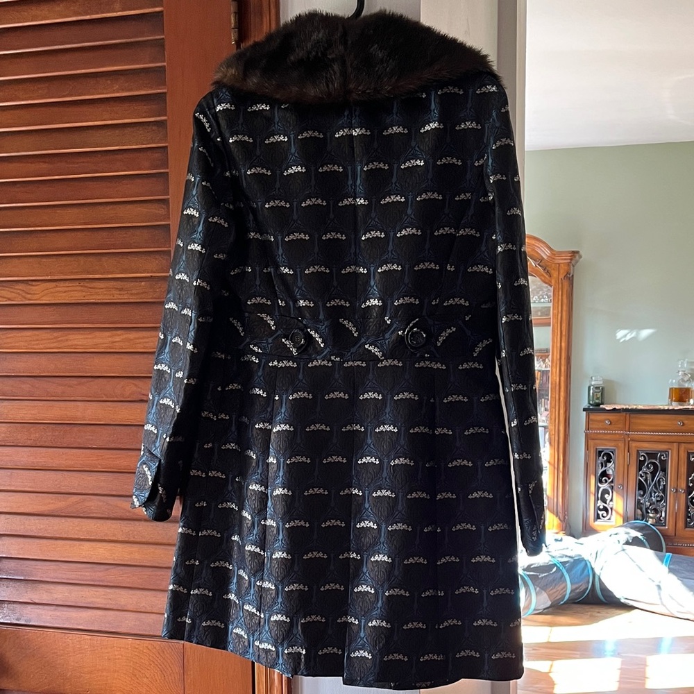 Elegant Nine West Jacquard Women's Coat removable, faux fur collar size small - Picture 2 of 10
